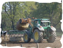 Tractor con remolque combustible aparcado